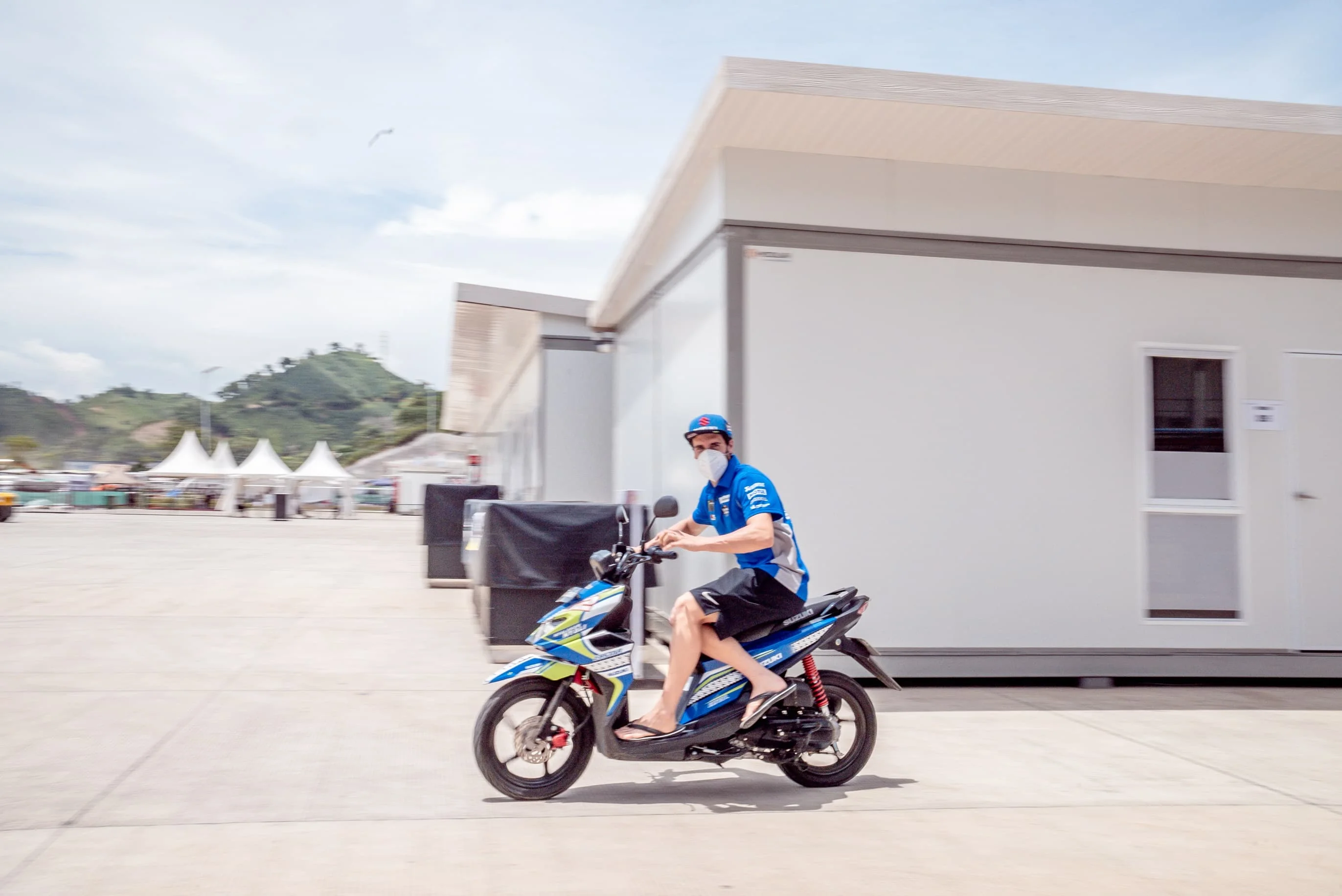 Butuh Kelincahan Joan Mir Dan Alex Rins Gunakan Suzuki Nex Ii Dan Nex Crossover Untuk Mobilitas Di Sirkuit Mandalika