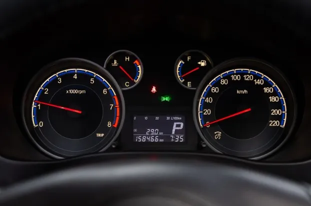 Speedometer Mobil