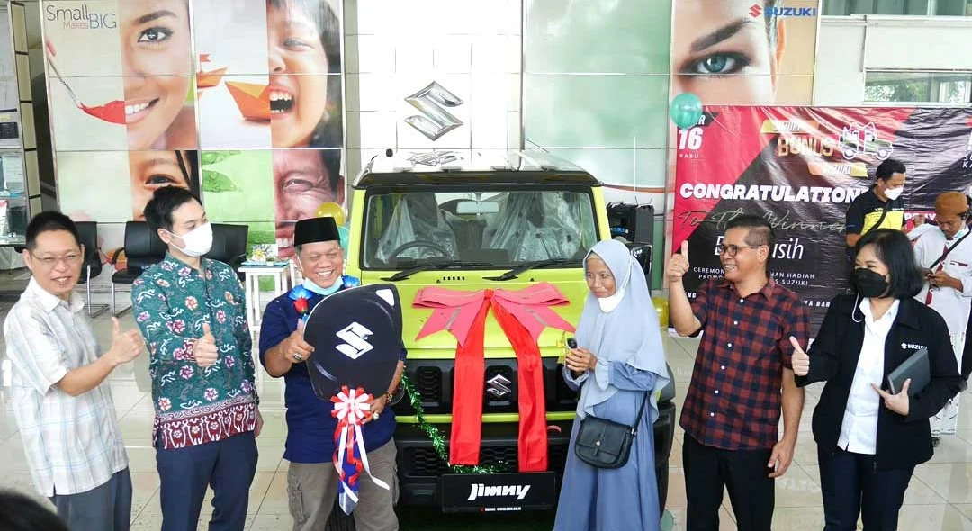 Suzuki Serahkan Satu Unit Jimny Kepada Pemenang Program Suzuki Bonus Suzuki